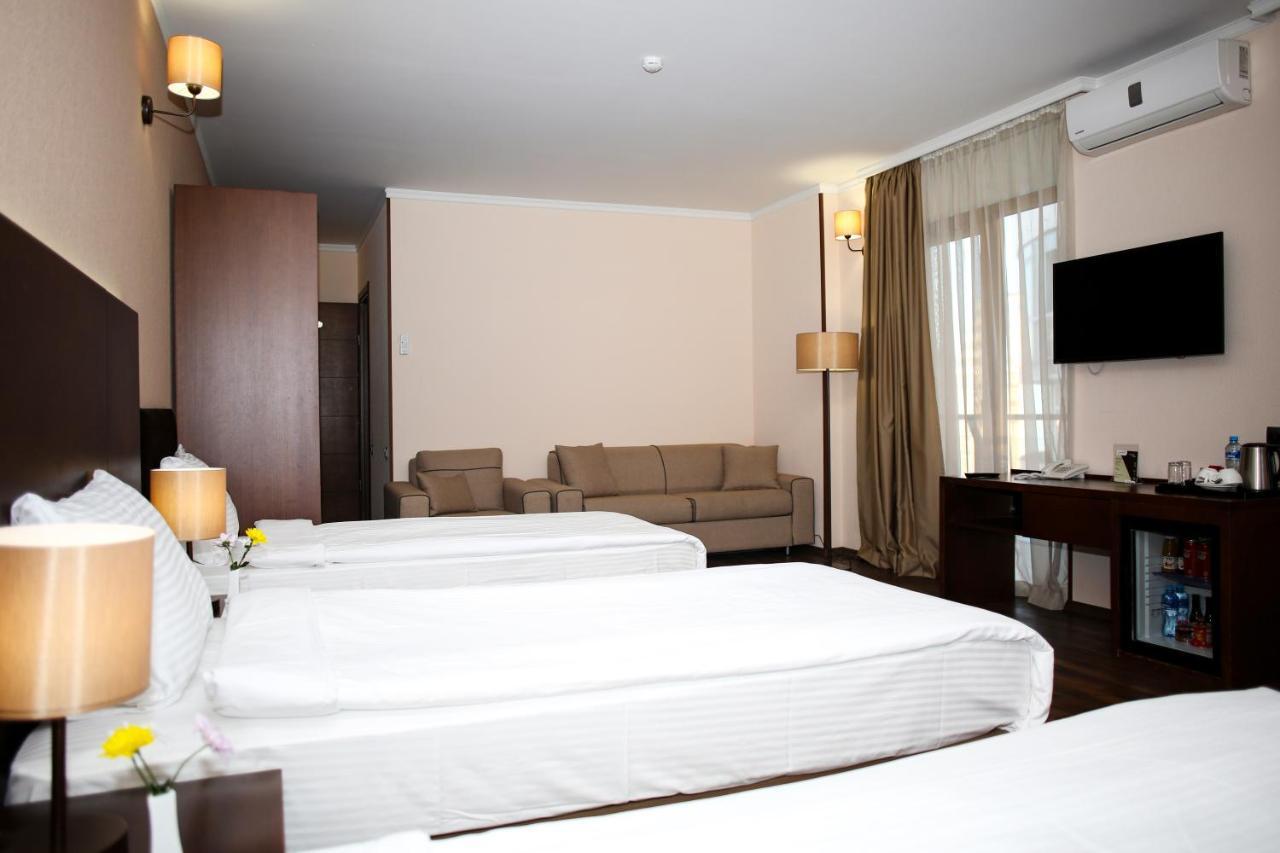 Hotel Corner Inn Μπατούμι Εξωτερικό φωτογραφία