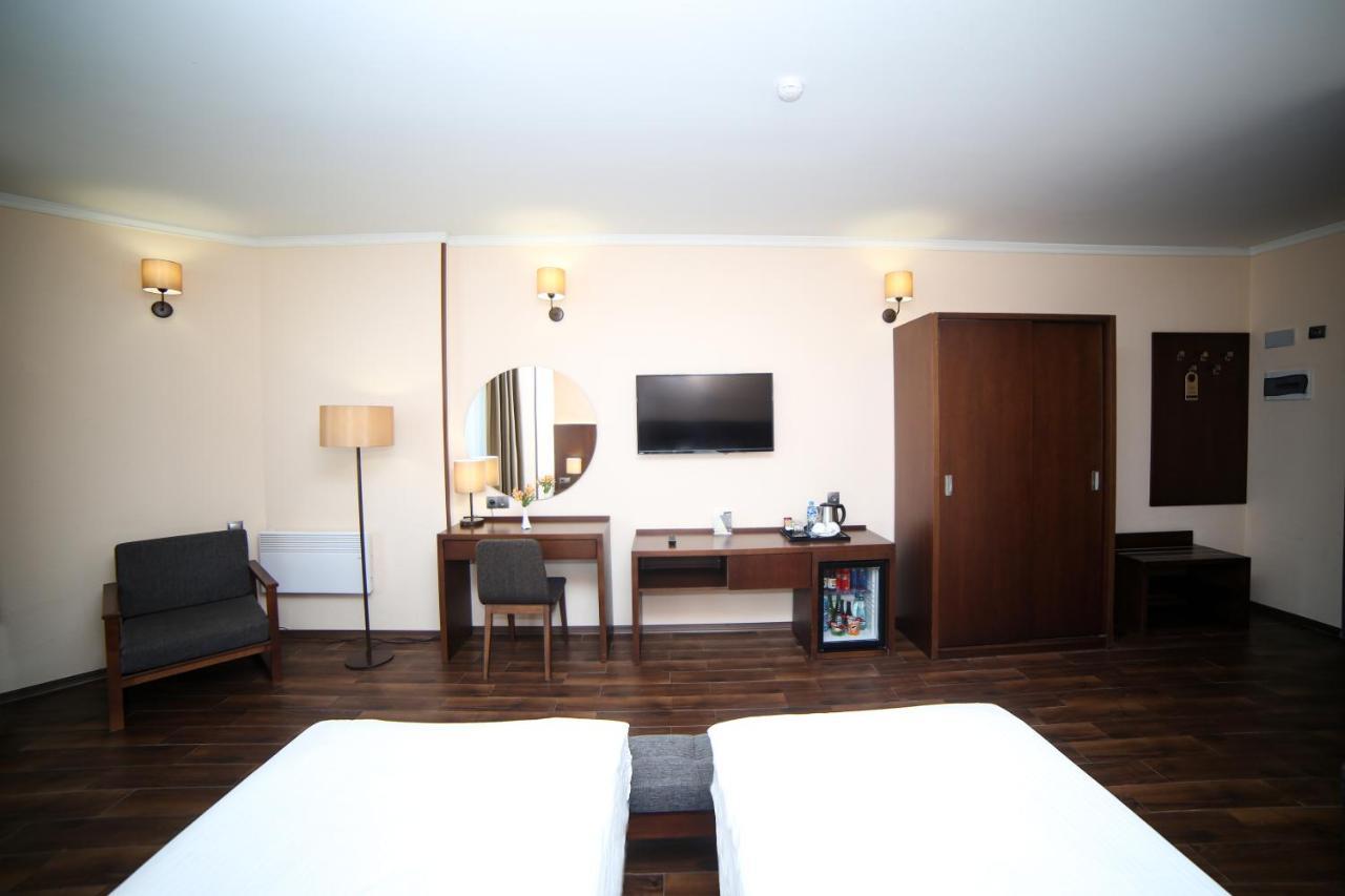 Hotel Corner Inn Μπατούμι Εξωτερικό φωτογραφία