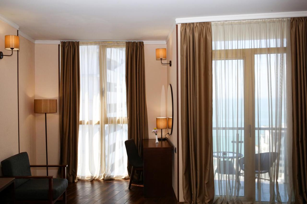 Hotel Corner Inn Μπατούμι Εξωτερικό φωτογραφία