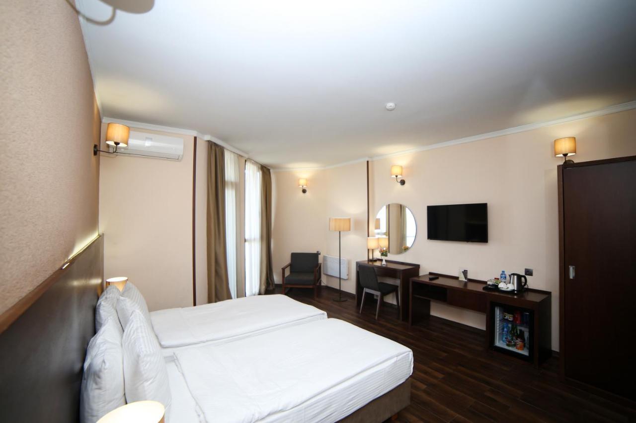 Hotel Corner Inn Μπατούμι Εξωτερικό φωτογραφία