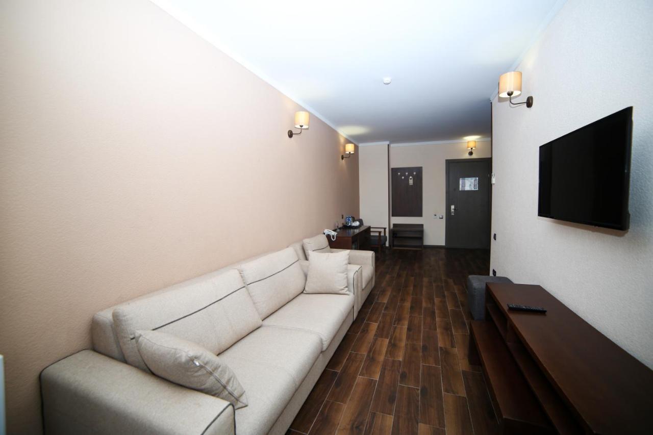 Hotel Corner Inn Μπατούμι Εξωτερικό φωτογραφία