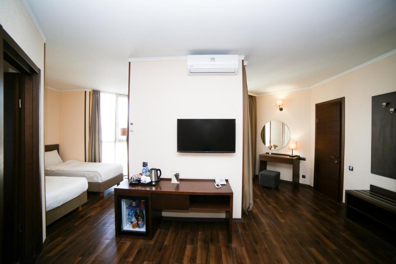 Hotel Corner Inn Μπατούμι Εξωτερικό φωτογραφία