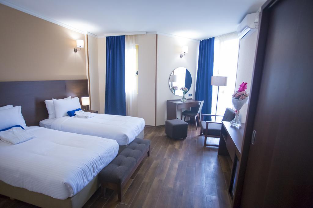 Hotel Corner Inn Μπατούμι Εξωτερικό φωτογραφία
