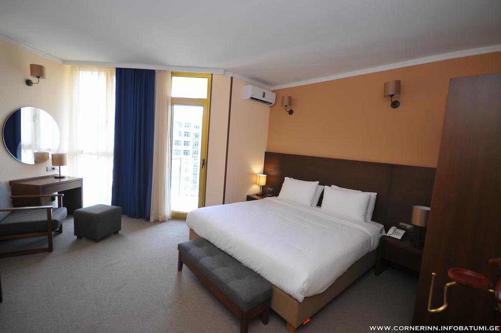 Hotel Corner Inn Μπατούμι Εξωτερικό φωτογραφία